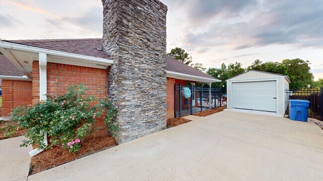 Foto del edificio - Private Oasis in Prattville!