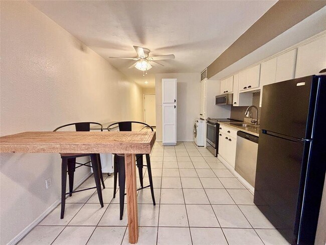 Foto del edificio - 12900 Walden Rd