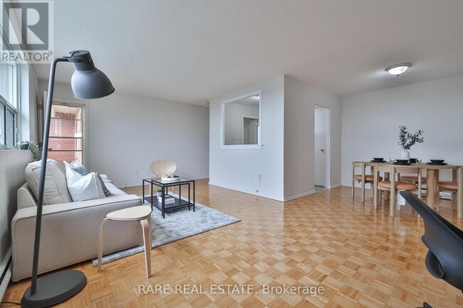 Building Photo - 49 Wellington St