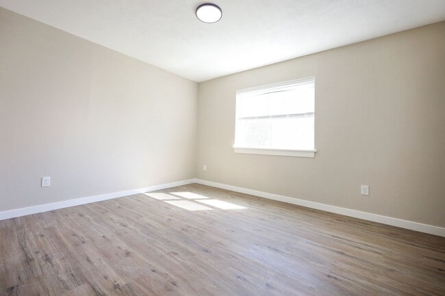 Photo - 2-Bedroom Duplex in SE Portland Townhome