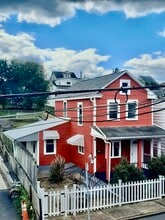 Building Photo - 1012 W Willow St
