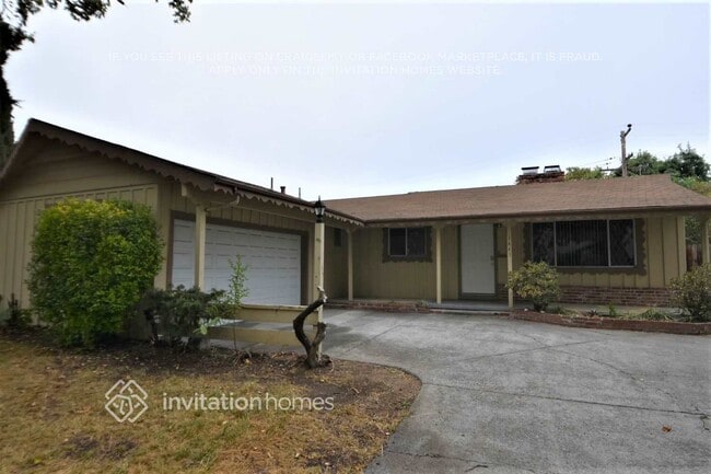 Building Photo - 1445 Delwood St