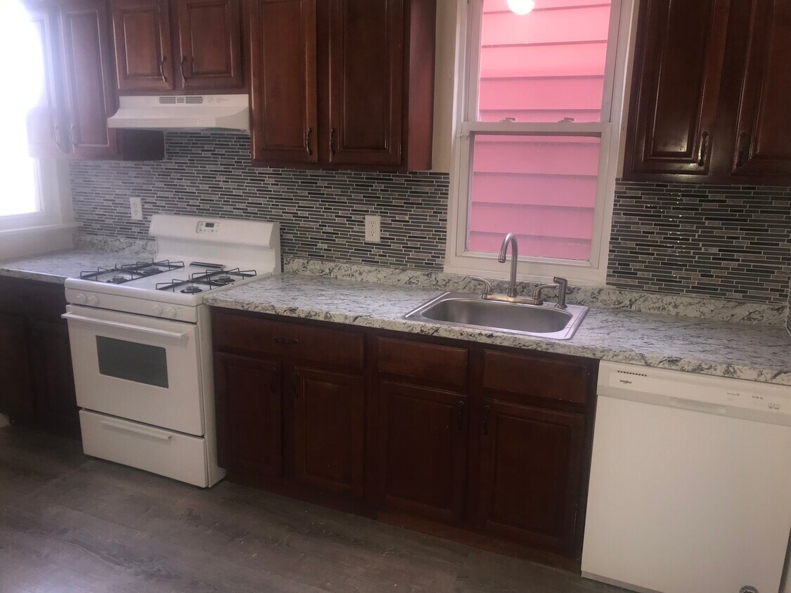 Primary Photo - 220 Union St