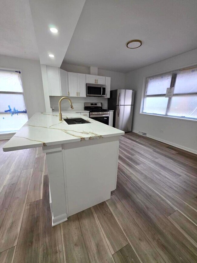 Foto del edificio - 14716 Dorchester Ave