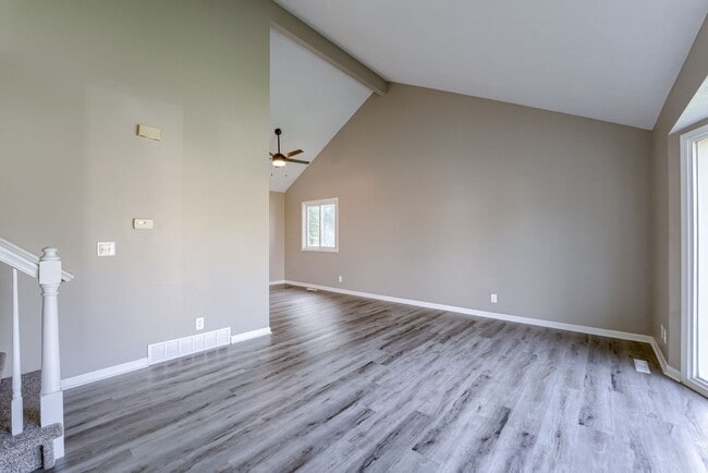 Building Photo - Fresh Updates & Prime Location Near Zorins...