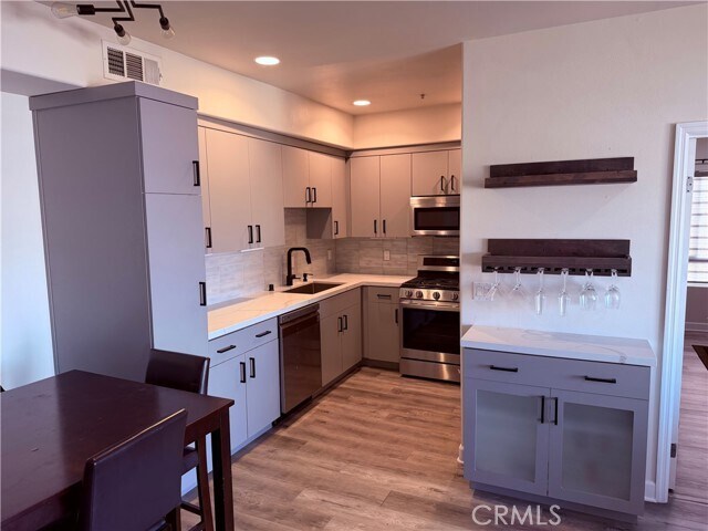 Building Photo - 2311 W 10th St