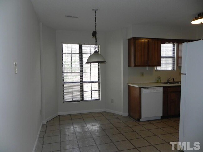 Building Photo - 5300 Grovewood Pl