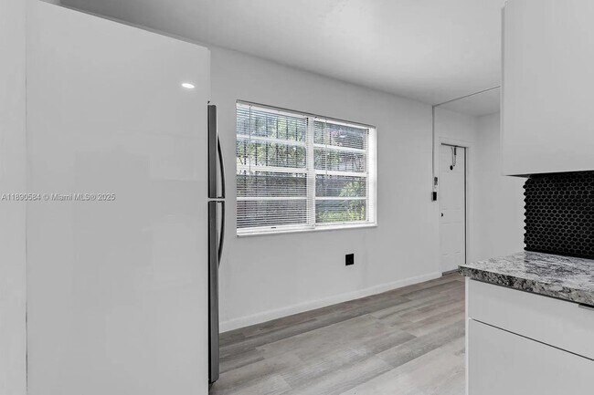 Foto del edificio - 56 NW 62nd St