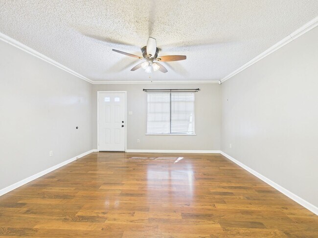 Foto del edificio - 3 bed 2 bath home Available now!