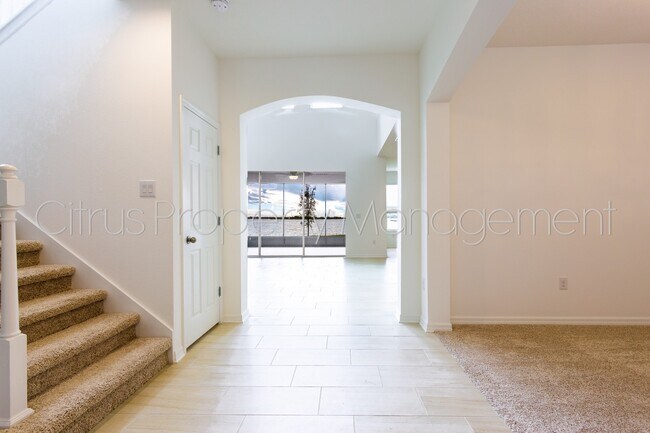 Foto del edificio - Beautiful Waterfront Home (4/3.5) in Grove...