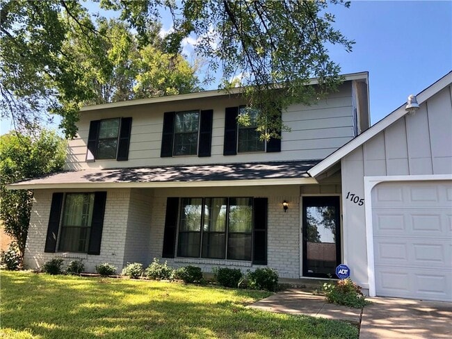 Foto del edificio - 1705 Pebble Brook Dr