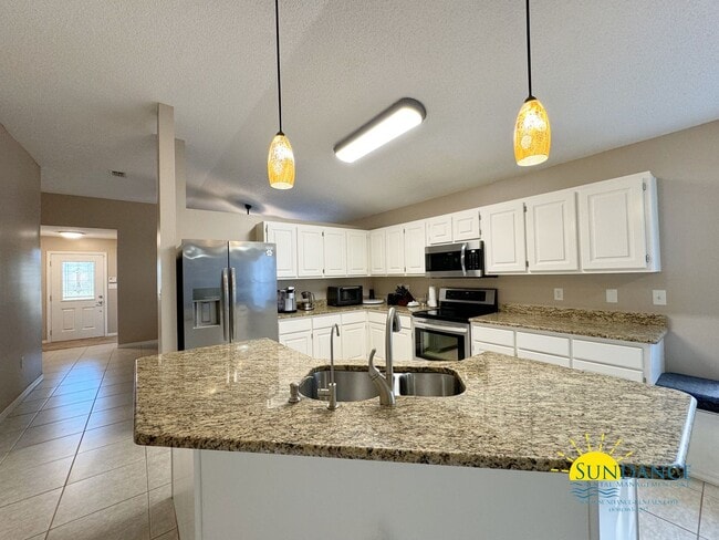 Building Photo - Beautiful 3 Bedroom Home in Fort Walton Be...