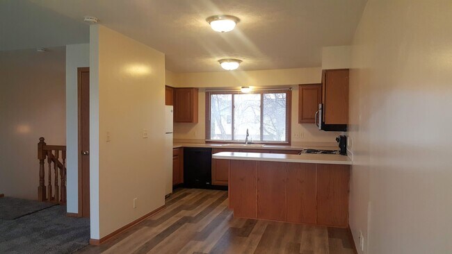 Building Photo - 5101 S 78th St