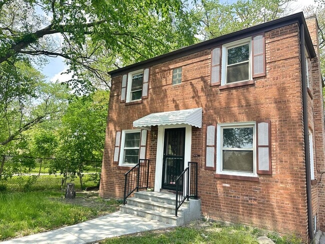 Building Photo - 2500 E 98th St