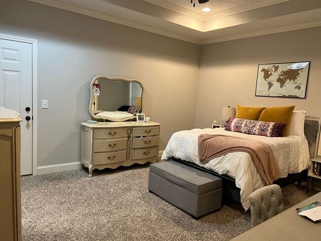 Foto del edificio - Updated Duplex in Auburn!