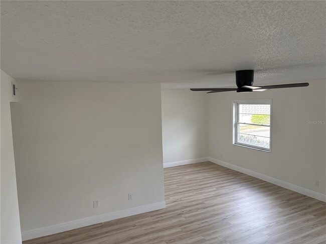 Building Photo - 9218 Tudor Dr