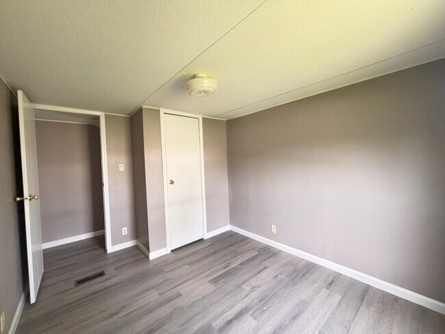 Foto del edificio - 221 Morris Ln