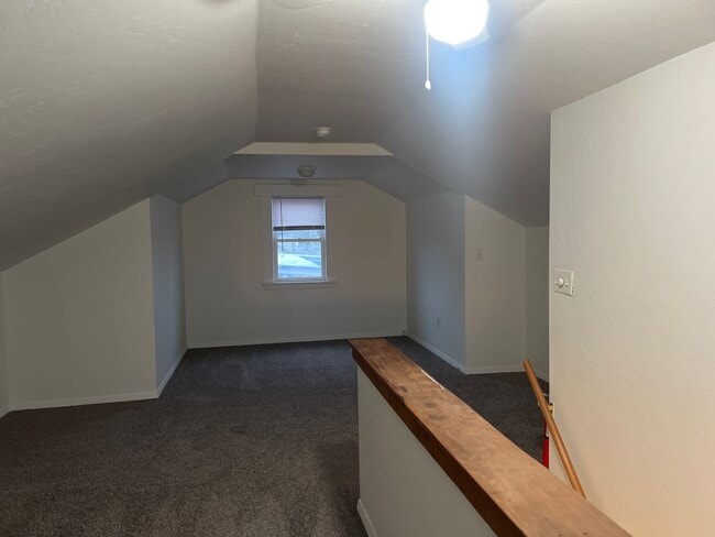 Building Photo - 511LThomp