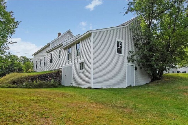 Building Photo - 35 Canaan St