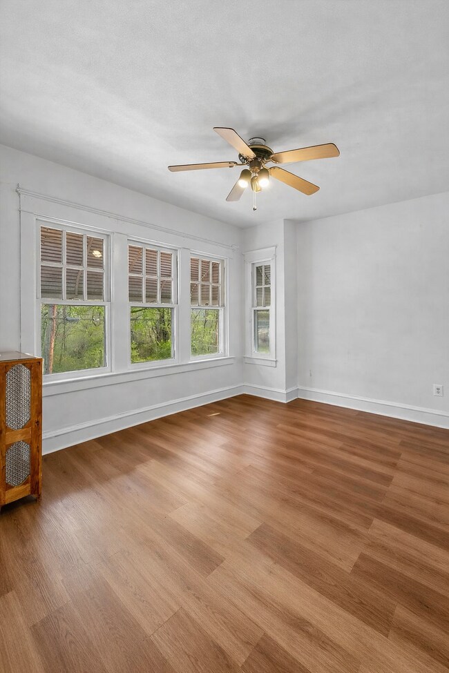 Foto del edificio - 1008 E 18th St