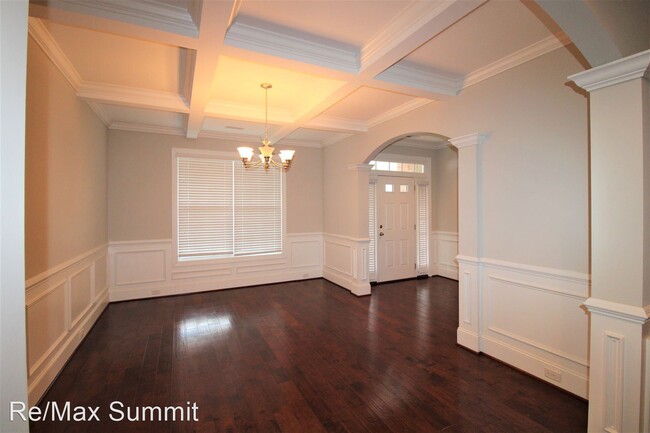 Building Photo - 4 br, 3 bath House - 2880 Bragg Way
