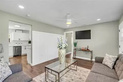 Foto del edificio - 10420 Groton St