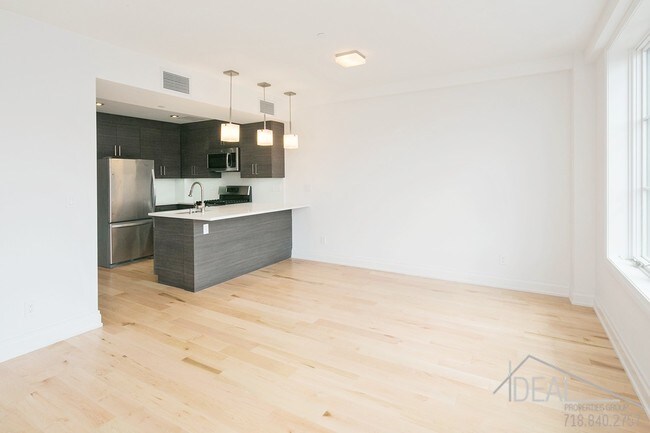 Building Photo - 203 9th Street #6R
