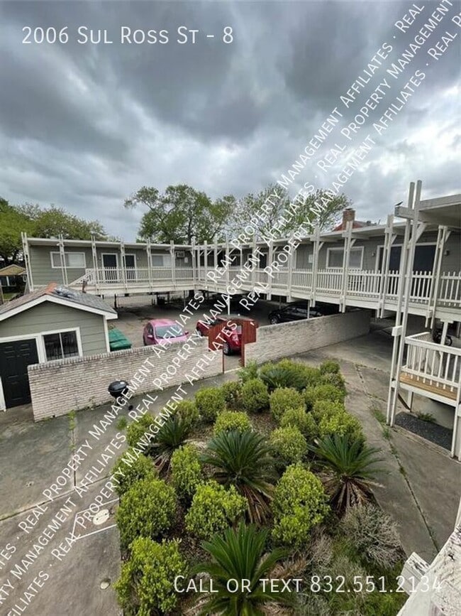 Building Photo - 2006 Sul Ross St