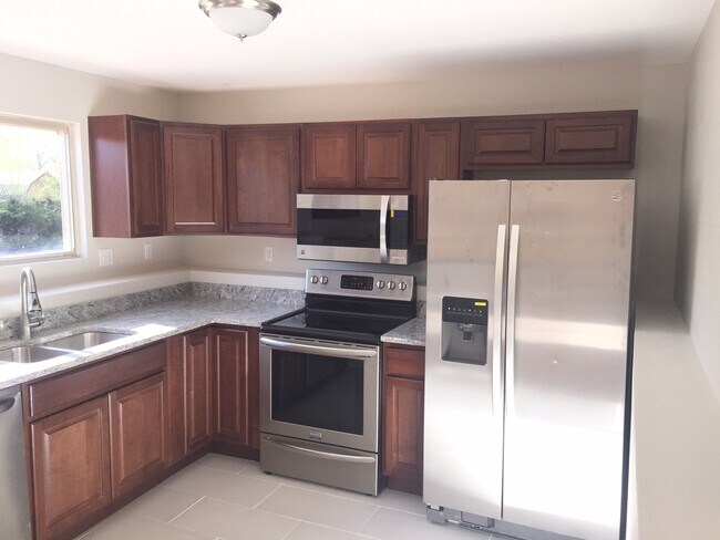 Building Photo - **Cozy 2 Bed, 1 bath in Lakewood, CO Brigh...