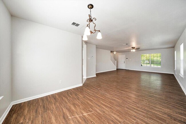 Building Photo - 1701 Balsam Way