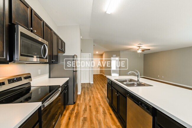 Building Photo - 73 Ponoka ST