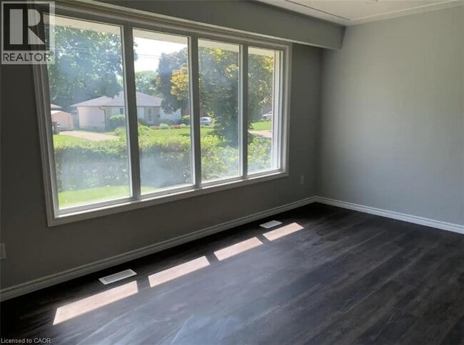 Photo du bâtiment - 33 Kenwood Crescent