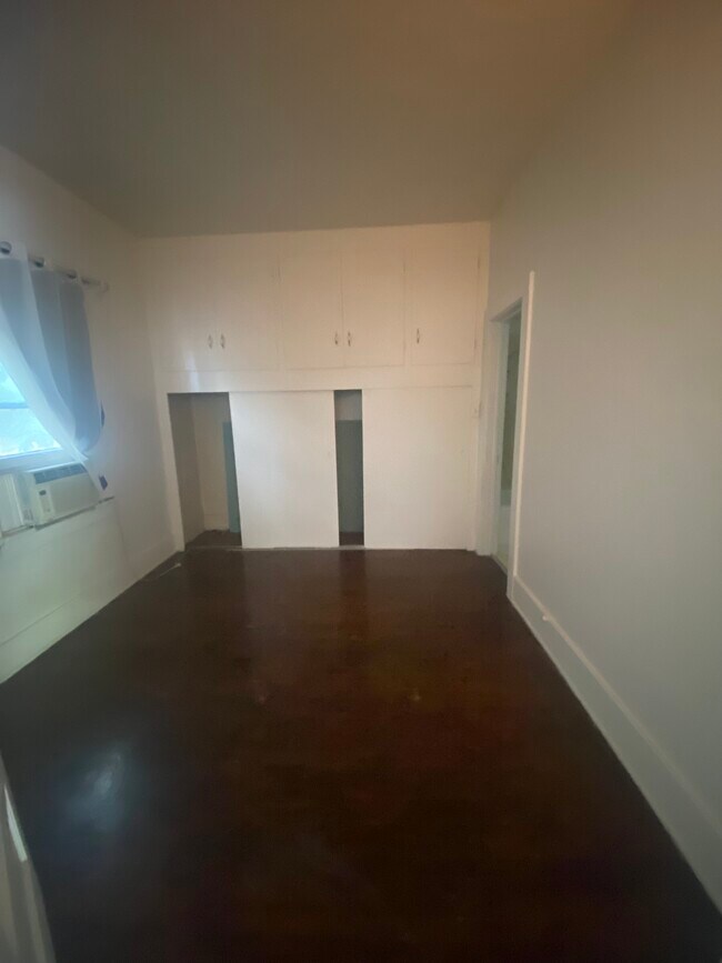 Building Photo - 653 N Mar Vista Ave
