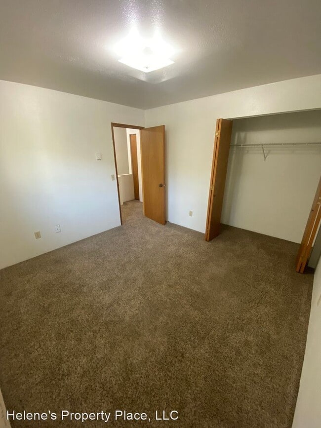 Building Photo - 2 br, 1.5 bath House - 2005 NE Terre View ...
