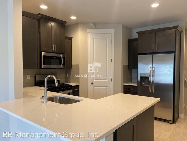 Foto del edificio - 3 br, 2.5 bath House - 16573 SE Sunshower ...