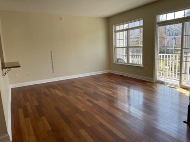 Building Photo - 8 Dempsey Ct