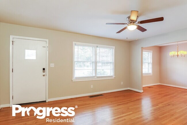 Building Photo - 216 Westwood Dr