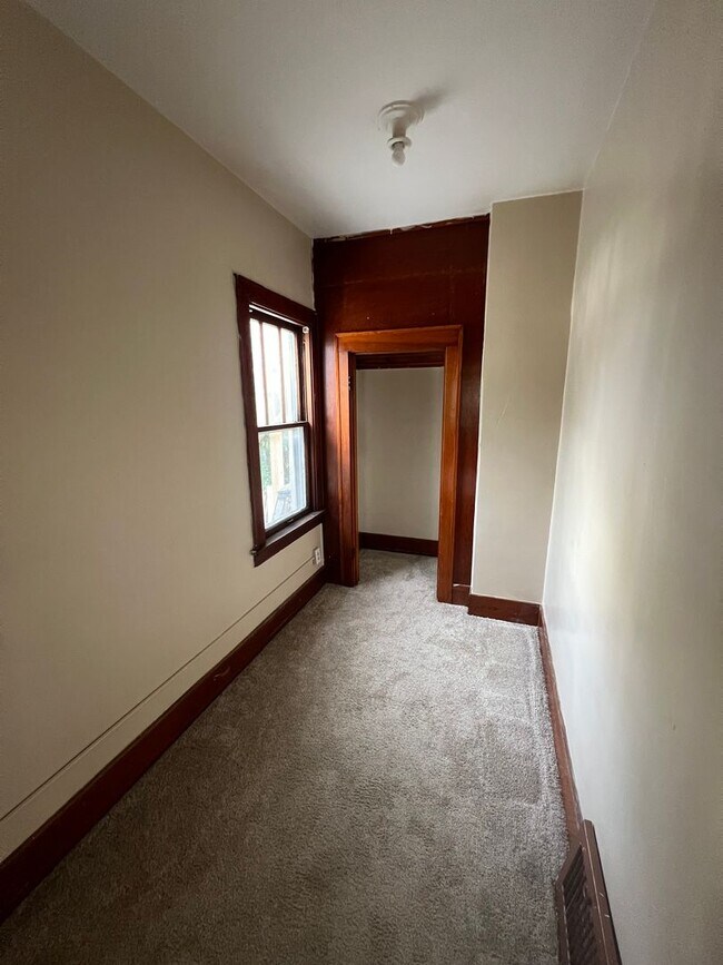Foto del edificio - 811 E Elm Ave