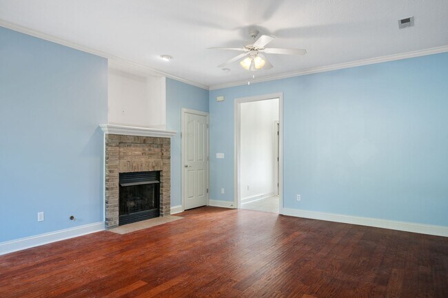 Photo - 3 bed/2 1/2 Bath. Pet Friendly, Pool, Townhome