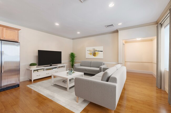 Photo - Spacious Duplex in the Heart of South Side... Apartment
