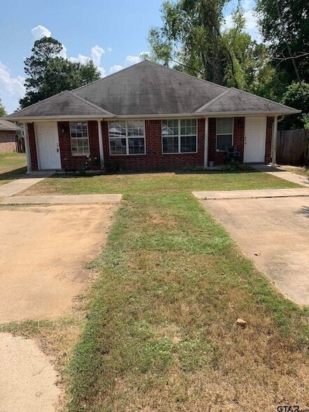 Building Photo - 113 Elm Creek Dr