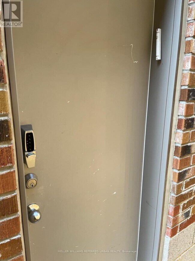 Photo du bâtiment - 44 Regina Ave