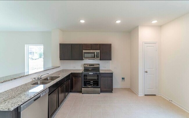 Building Photo - 2838 Davis Trce