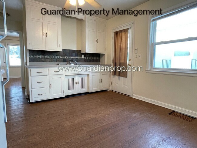 Foto del edificio - 4618-4620 Cedar Ave S