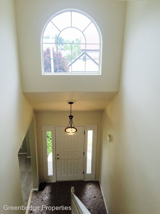Building Photo - 4 br, 2.5 bath House - 16664 NW Avondale Dr