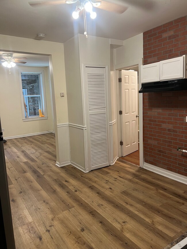 Photo - 1512 N Greenview Ave Apartment