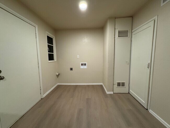 Foto del edificio - 103 W Kelso St