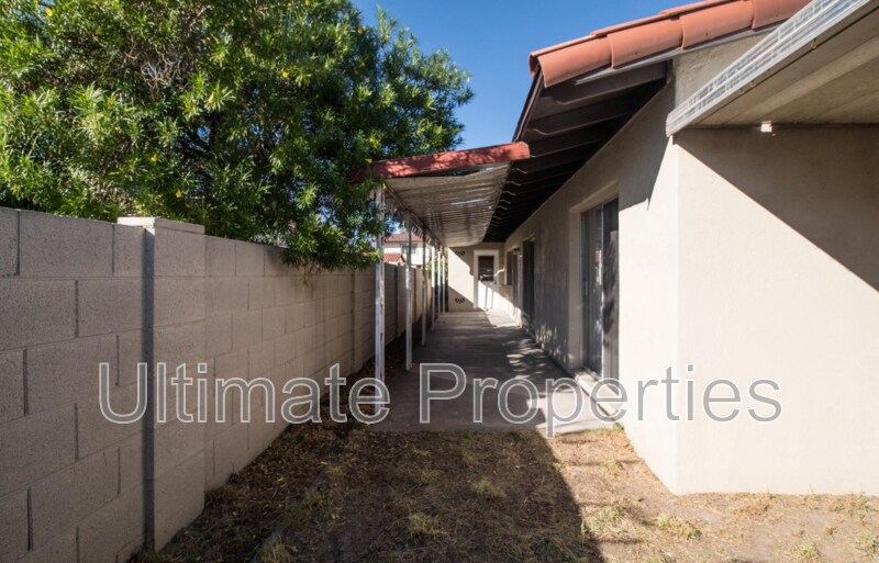 Building Photo - 1021 W Mission Ln