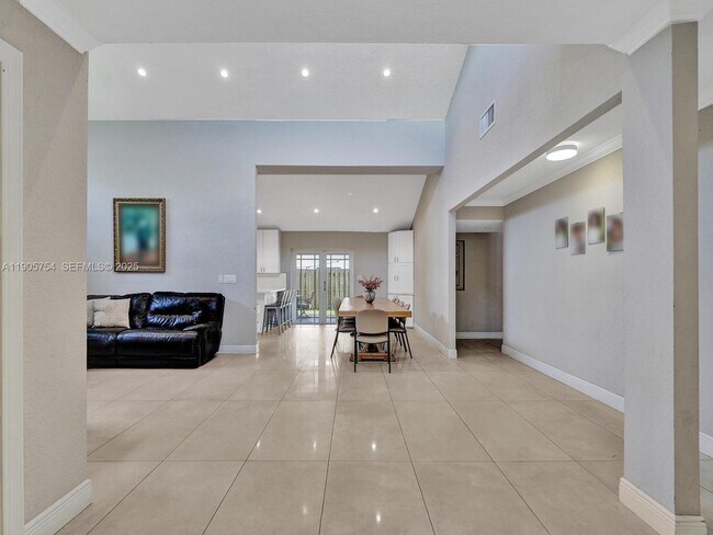 Foto del edificio - 9700 NW 33rd St