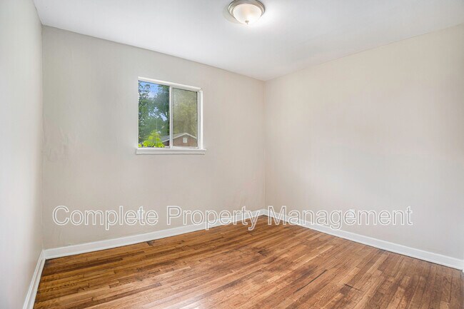 Building Photo - 3613 Maple Ave SW